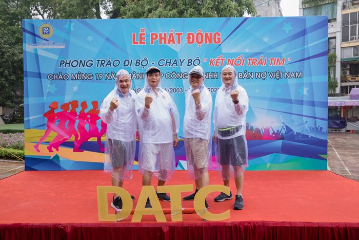 Ban lãnh đạo của DATC tham gia  phát động phong trào đi bộ, chạy bộ  “Kết nối trái tim”